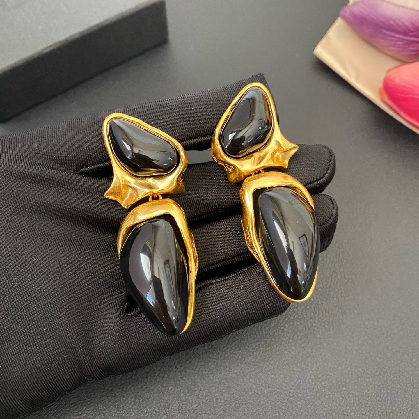 Vintage Black Gold Color Big earrings Clip on