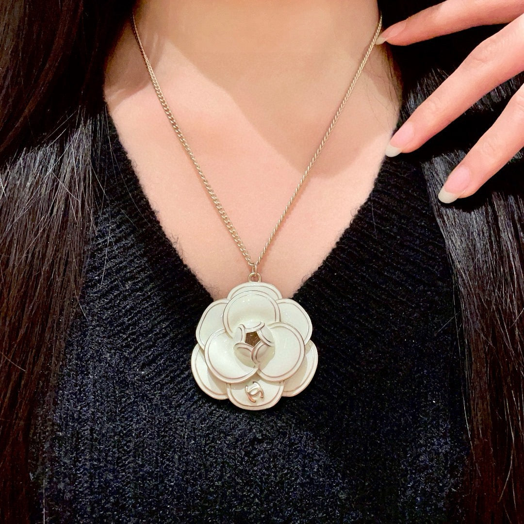 Vintage Authentic Gold-Tone Turn-Lock necklace