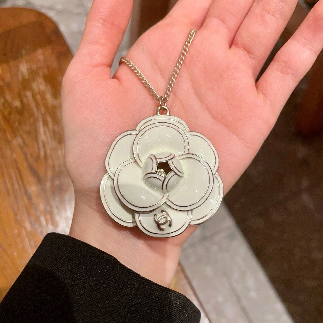 Vintage Authentic Gold-Tone Turn-Lock necklace