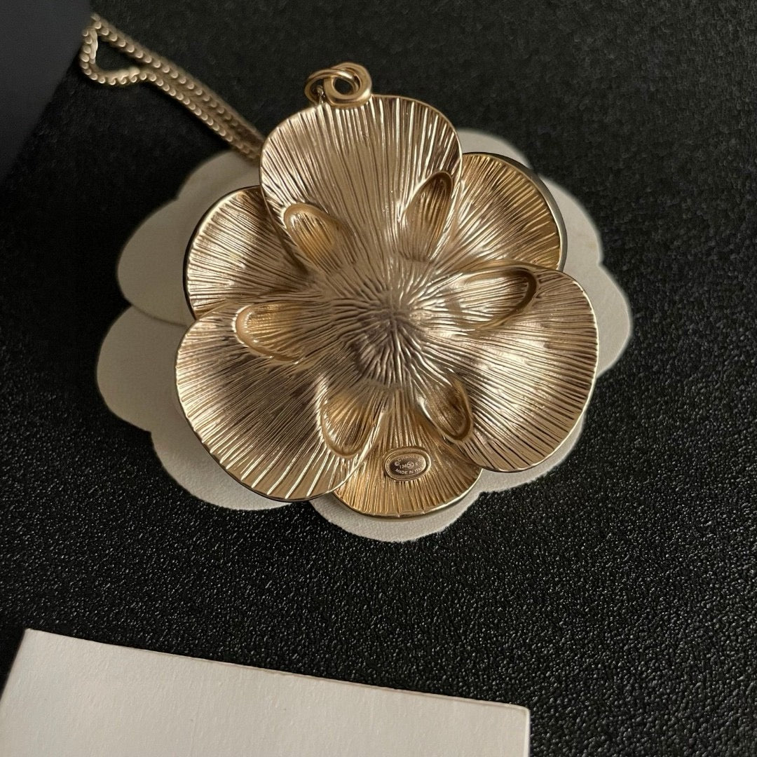 Vintage Authentic Gold-Tone Turn-Lock necklace