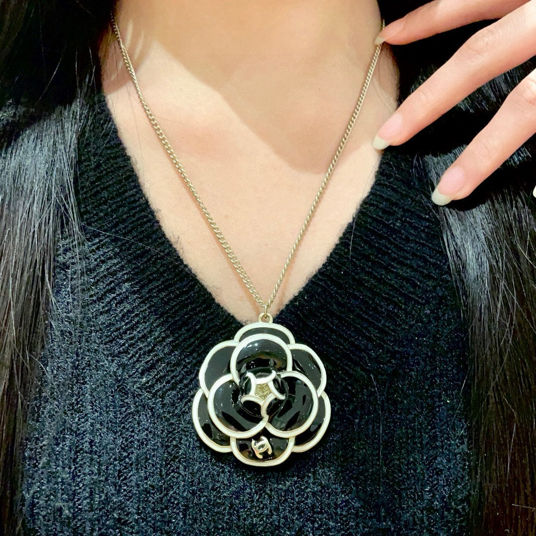 Vintage Authentic Gold-Tone Turn-Lock necklace