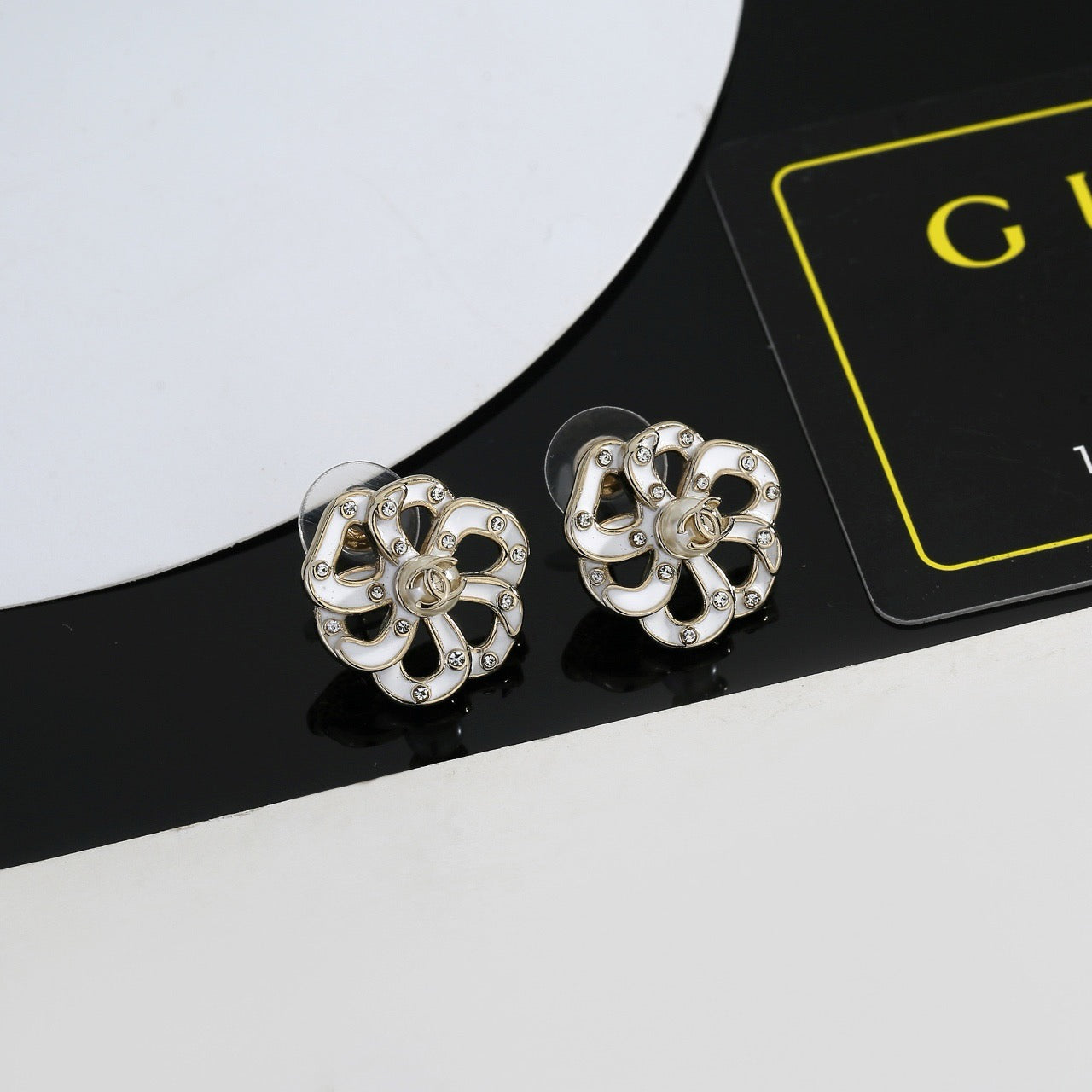 Vintage Authentic Gold-Tone Turn-Lock Earrings Flower