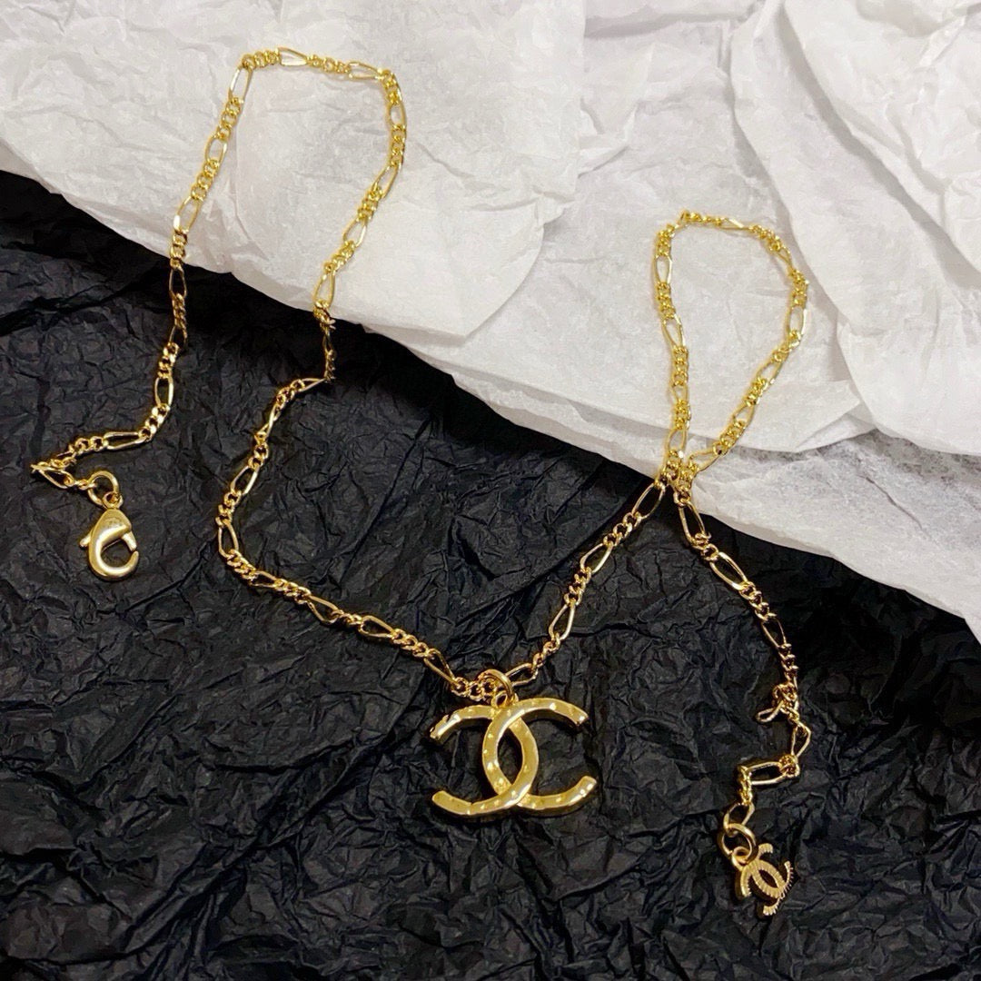 Vintage Authentic Gold-Tone Turn-Lock Necklace