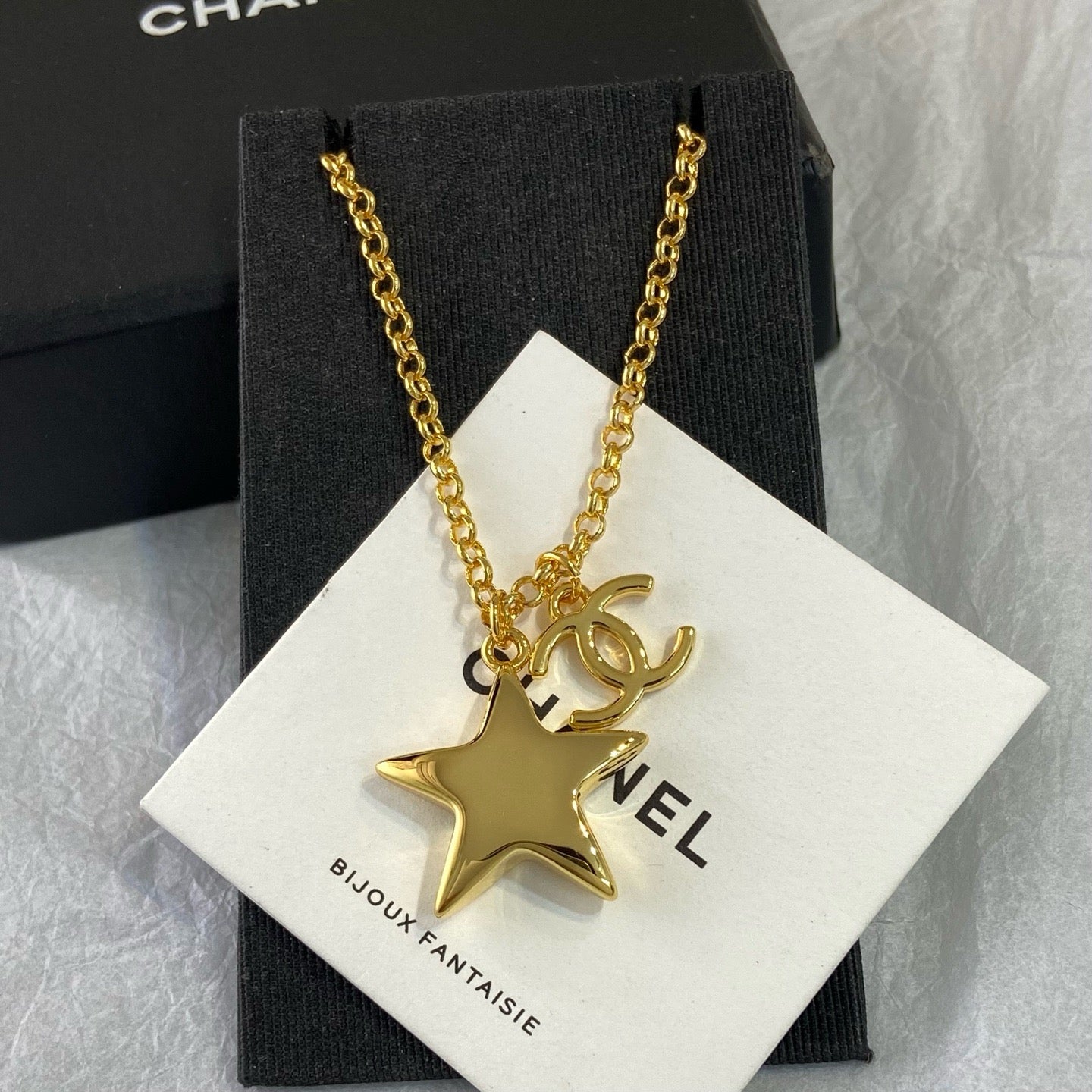 Vintage Authentic Gold-Tone Turn-Lock Necklace