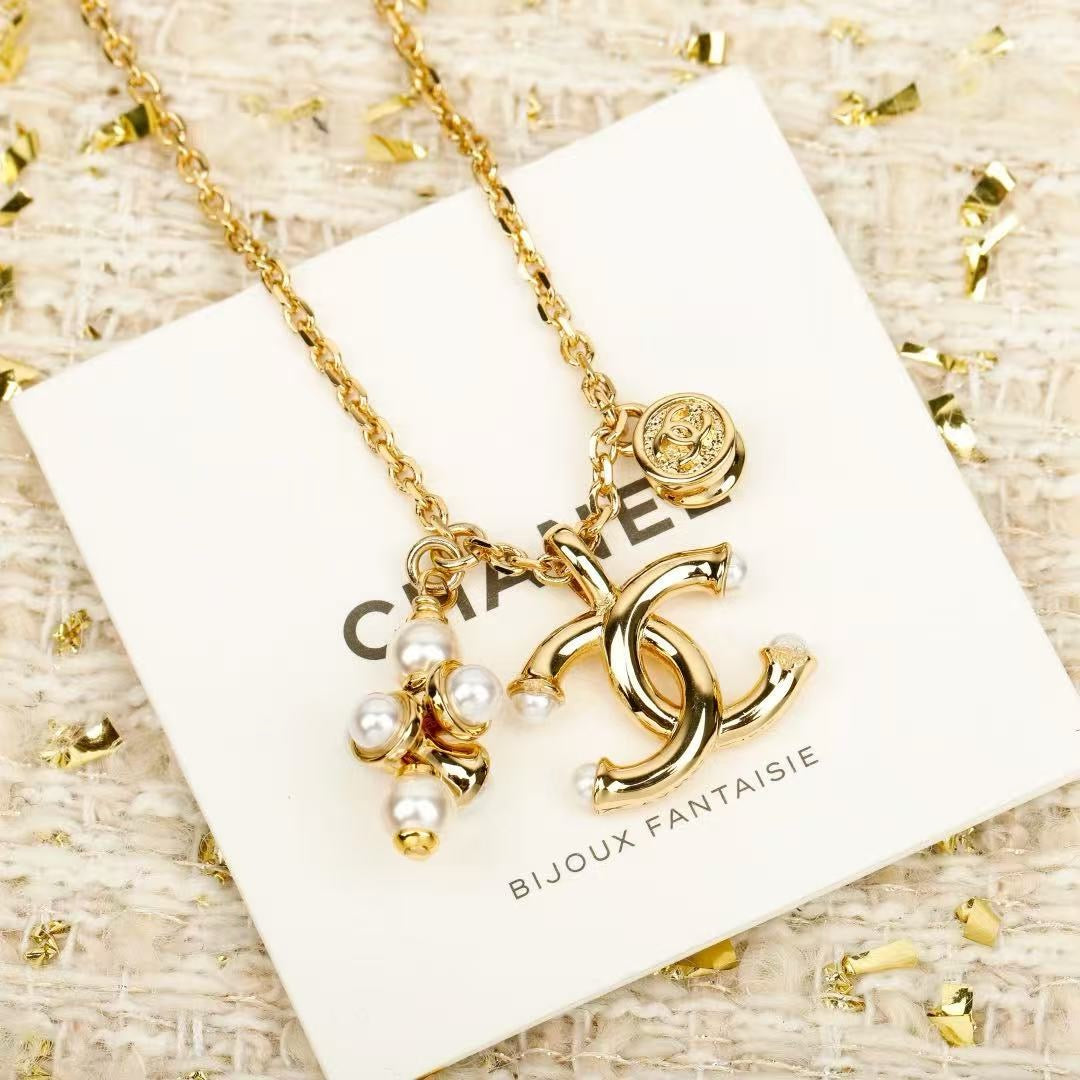 Vintage Authentic Gold-Tone Turn-Lock Necklace