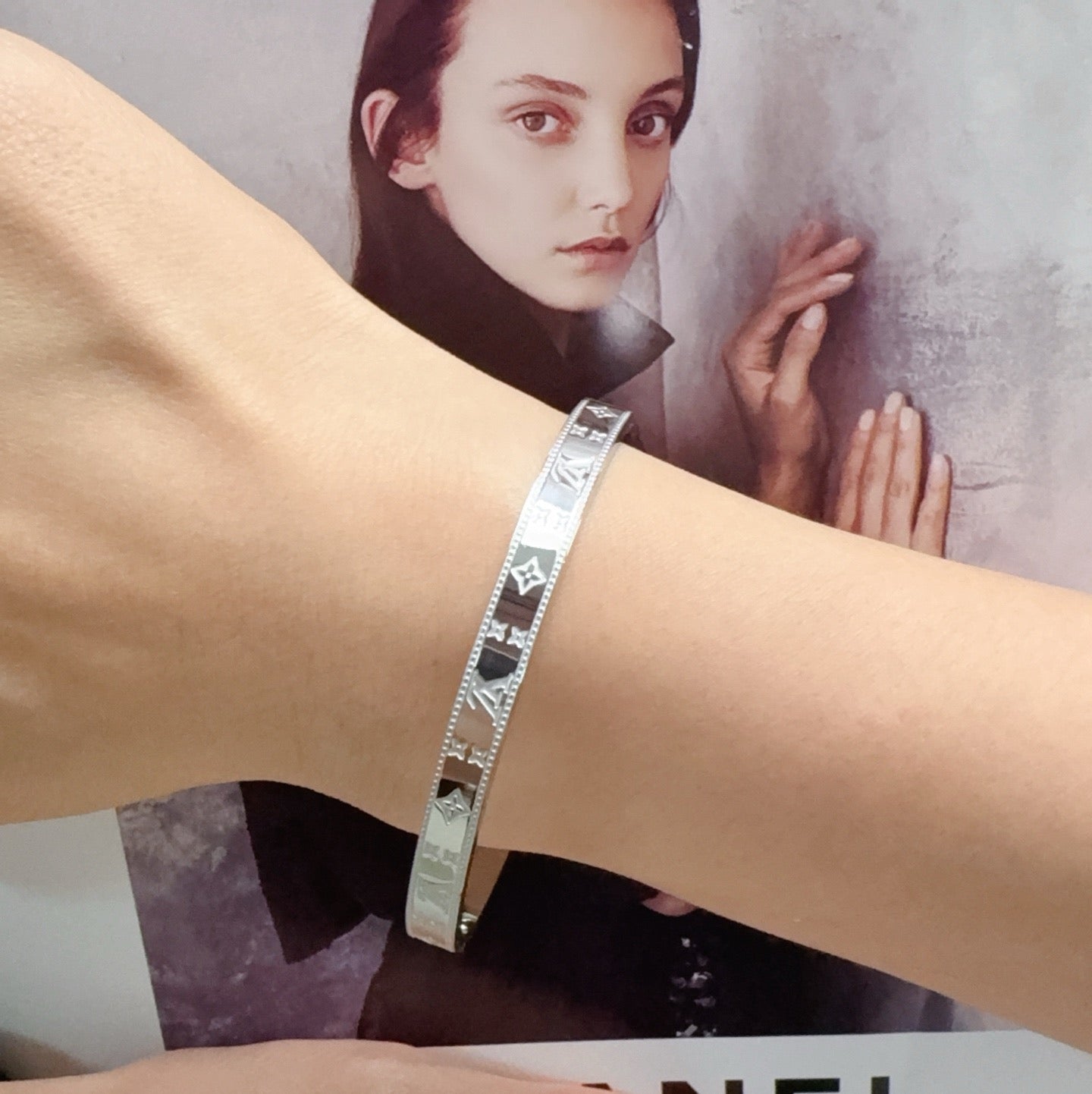 Vintage Authentic Gold-Tone Turn-Lock Bracelet