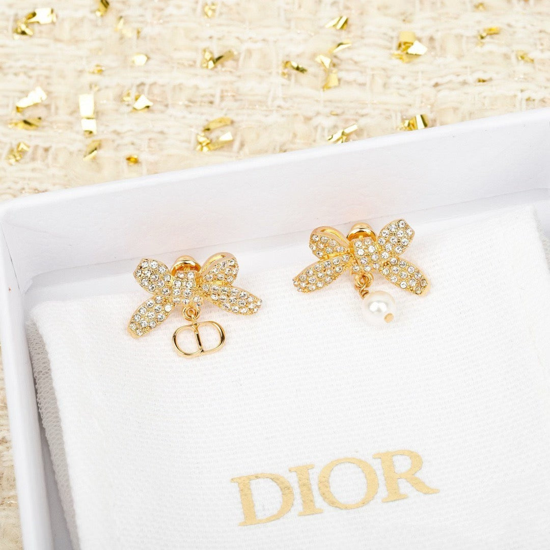 Vintage Authentic Gold-Tone Turn-Lock Earrings Bracelet Butterfly