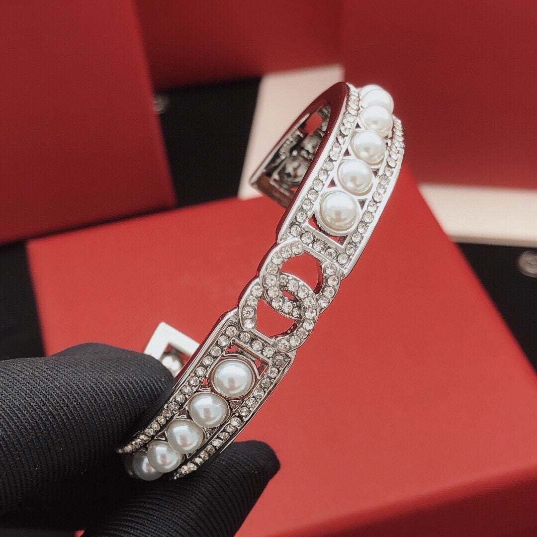 Vintage Authentic Gold-Tone Turn-Lock Bracelet