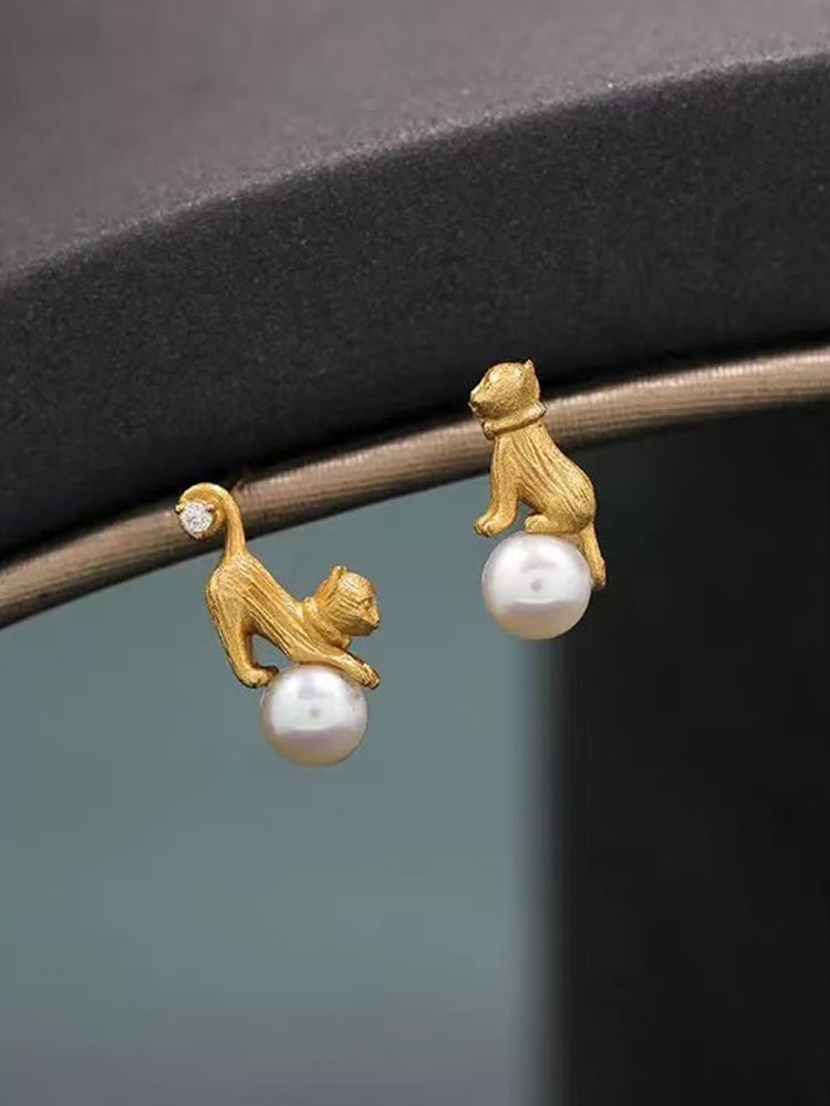 Mini Cat Gold Pearl Piercing Earrings (18K Gold Plated) Stud