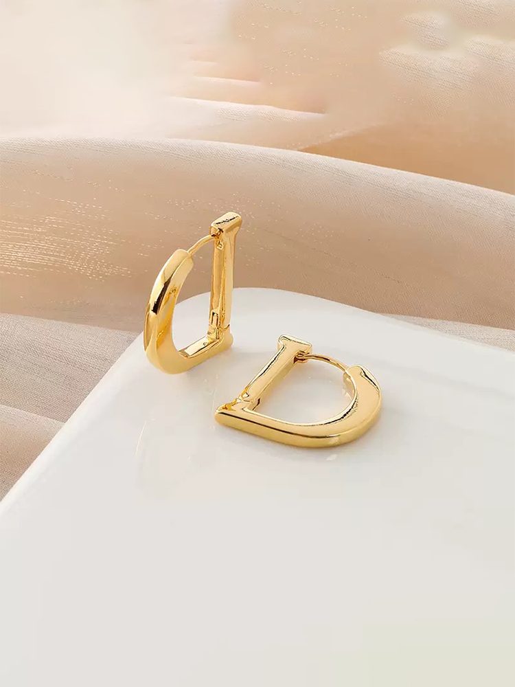Modern D-Shape Clip-On Earrings – Gold Plated Non-Pierced Screw Back Clip-On Earrings