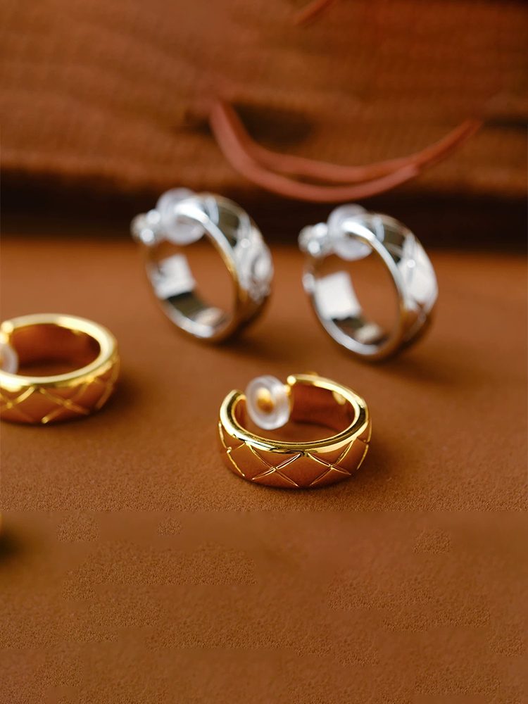 Quilted Twist Hoop Clip Earrings Screw Back Clip-On Earrings