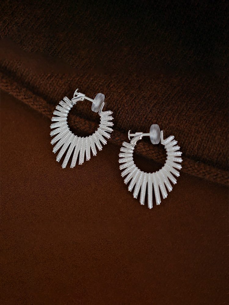 Silver-tone heart-shaped electroplated copper for non-pierced ears Screw Back Clip-On Earrings