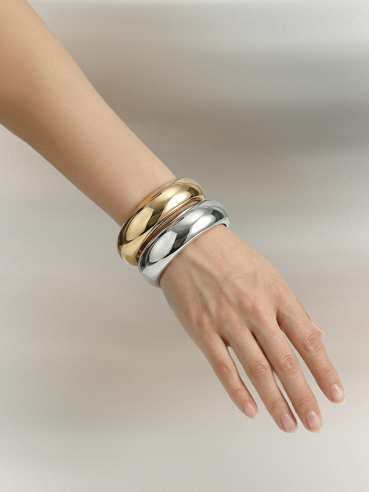 The Bold Rounded Bangle Women | 18K Gold Plated