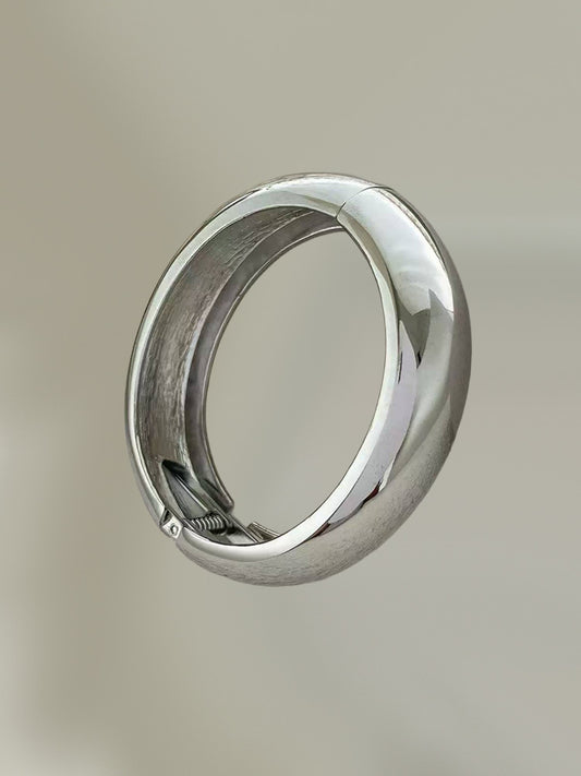 The Bold Rounded Bangle Women | 18K Gold Plated - view 6