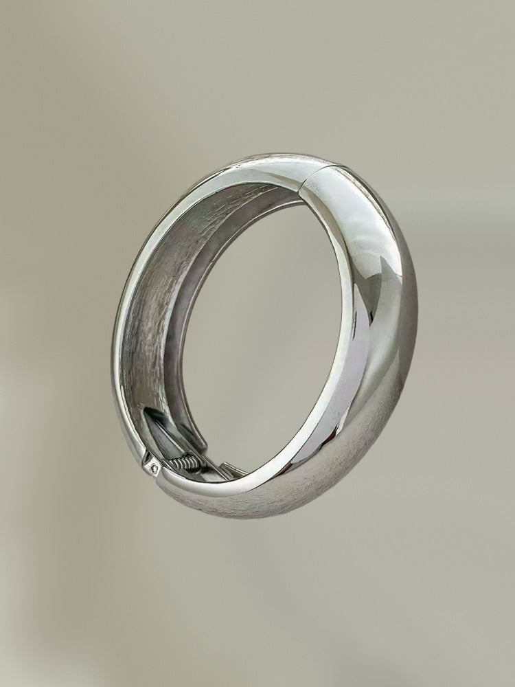 The Bold Rounded Bangle Women | 18K Gold Plated - view 6