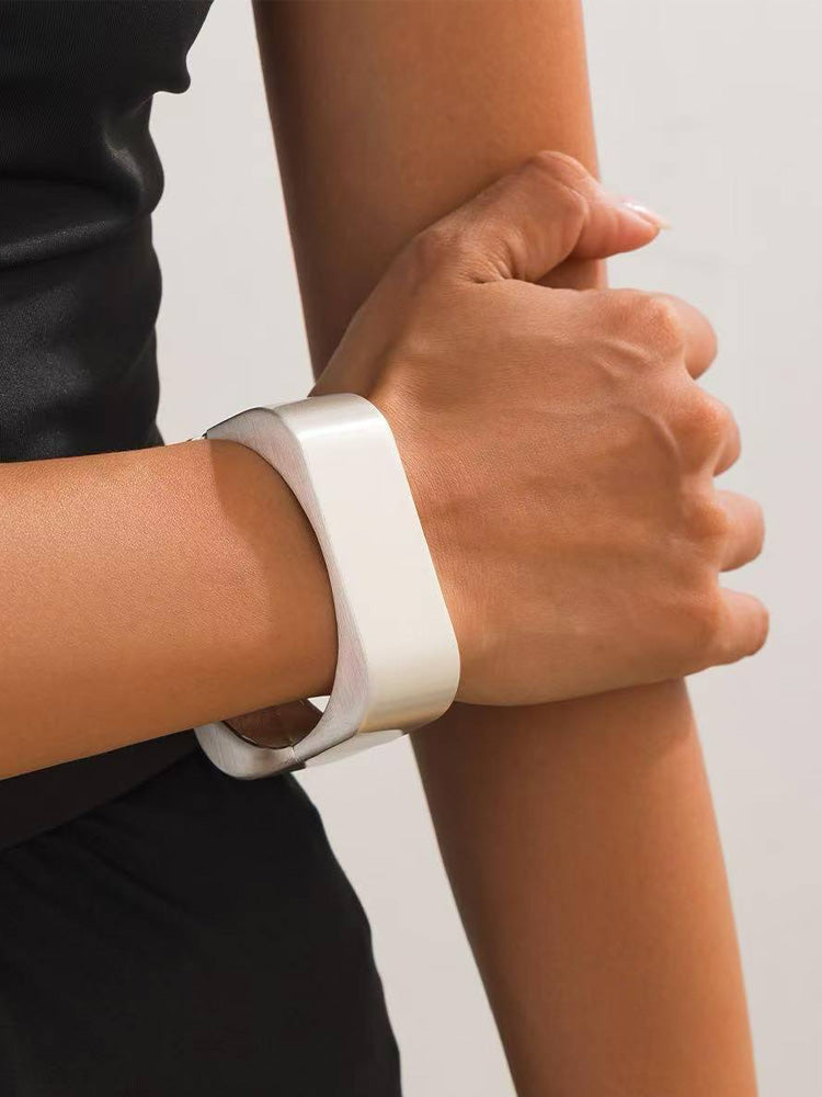 The Bold Square Bangle Women | 18K Gold Plated - view 4