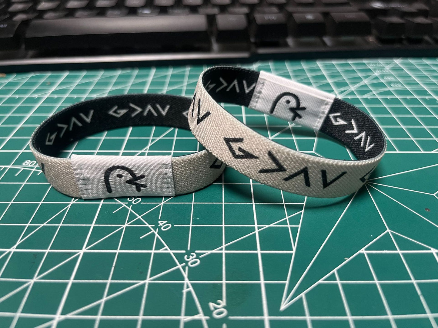 Waterproof NFC Wristband, Wearable Smart RFID Bracelet, Rewritable NFC Tag Wrist Strap Compatible with NTAG213/215/216